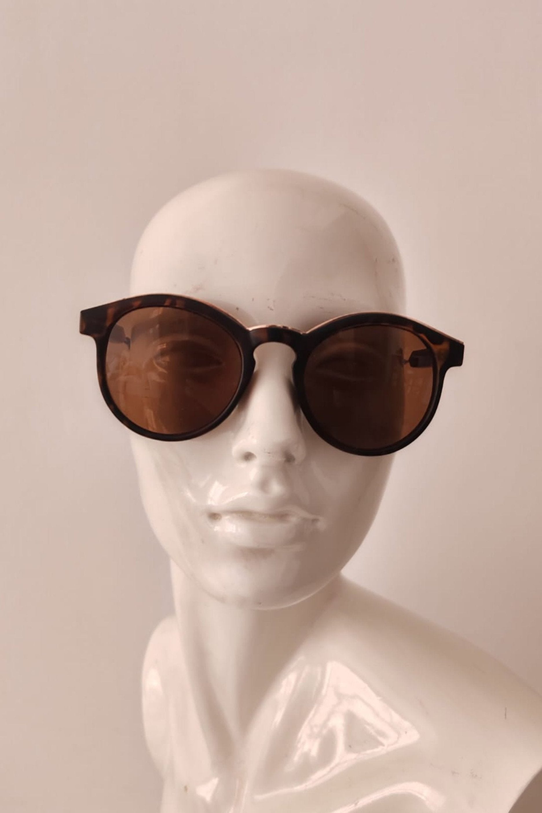 Round Tortoise Shell with Brown Tinted Sunglasses