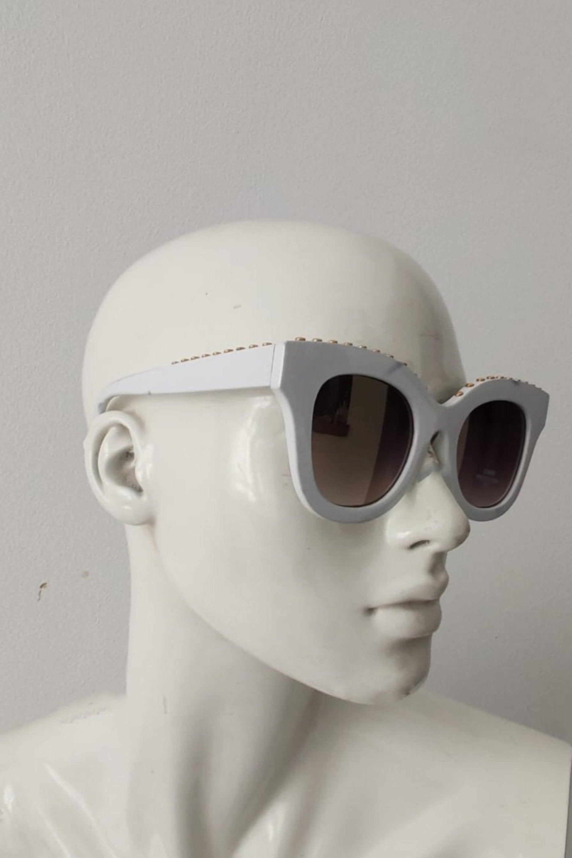 White Frame Cat Eye Sunglasses with Violet Lens