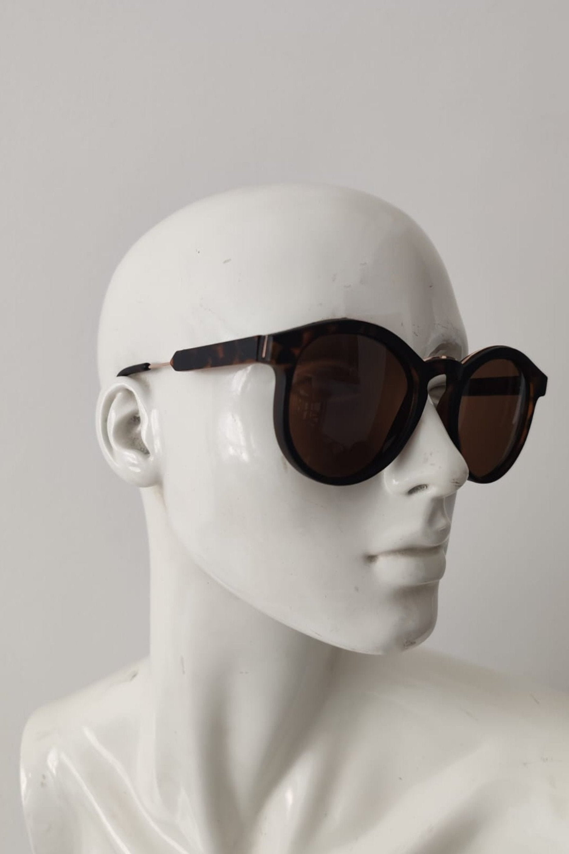 Round Tortoise Shell with Brown Tinted Sunglasses