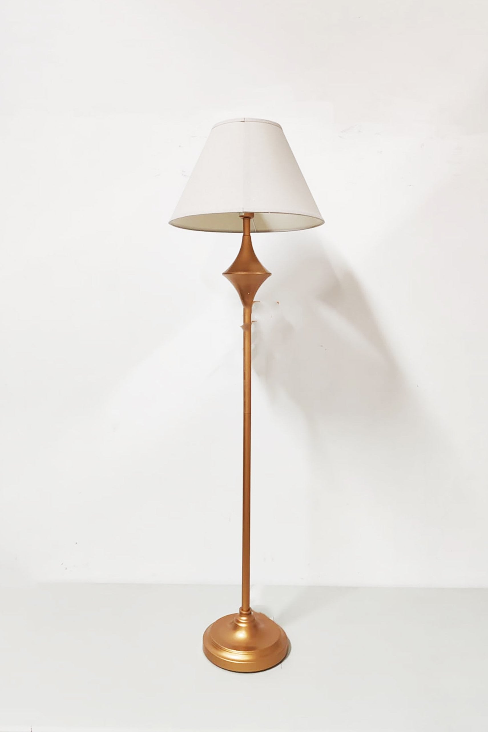 Vibilia Metal Floor Lamp