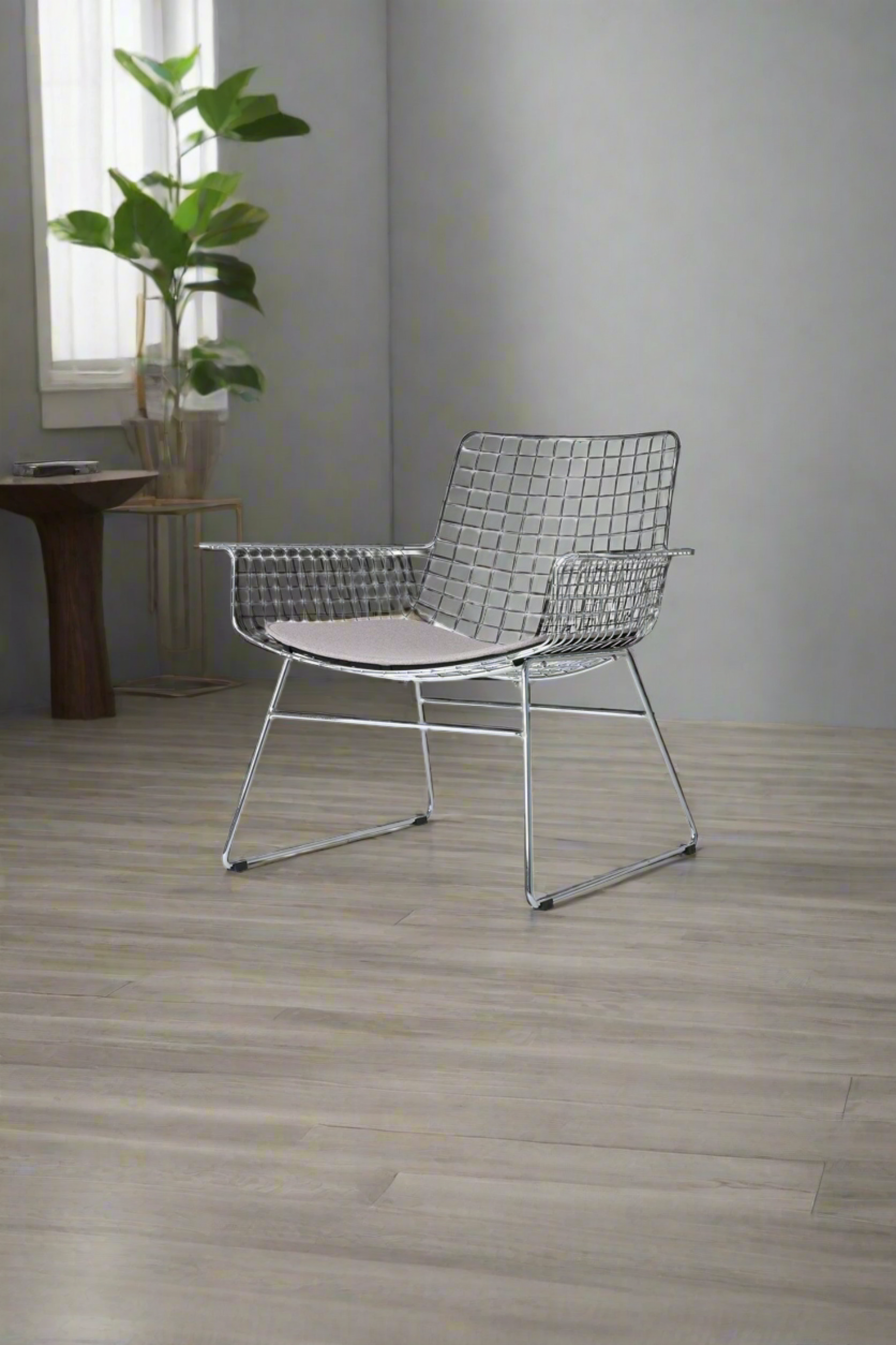 Metal Wire Lounge Chair with Silver Seat Cushion