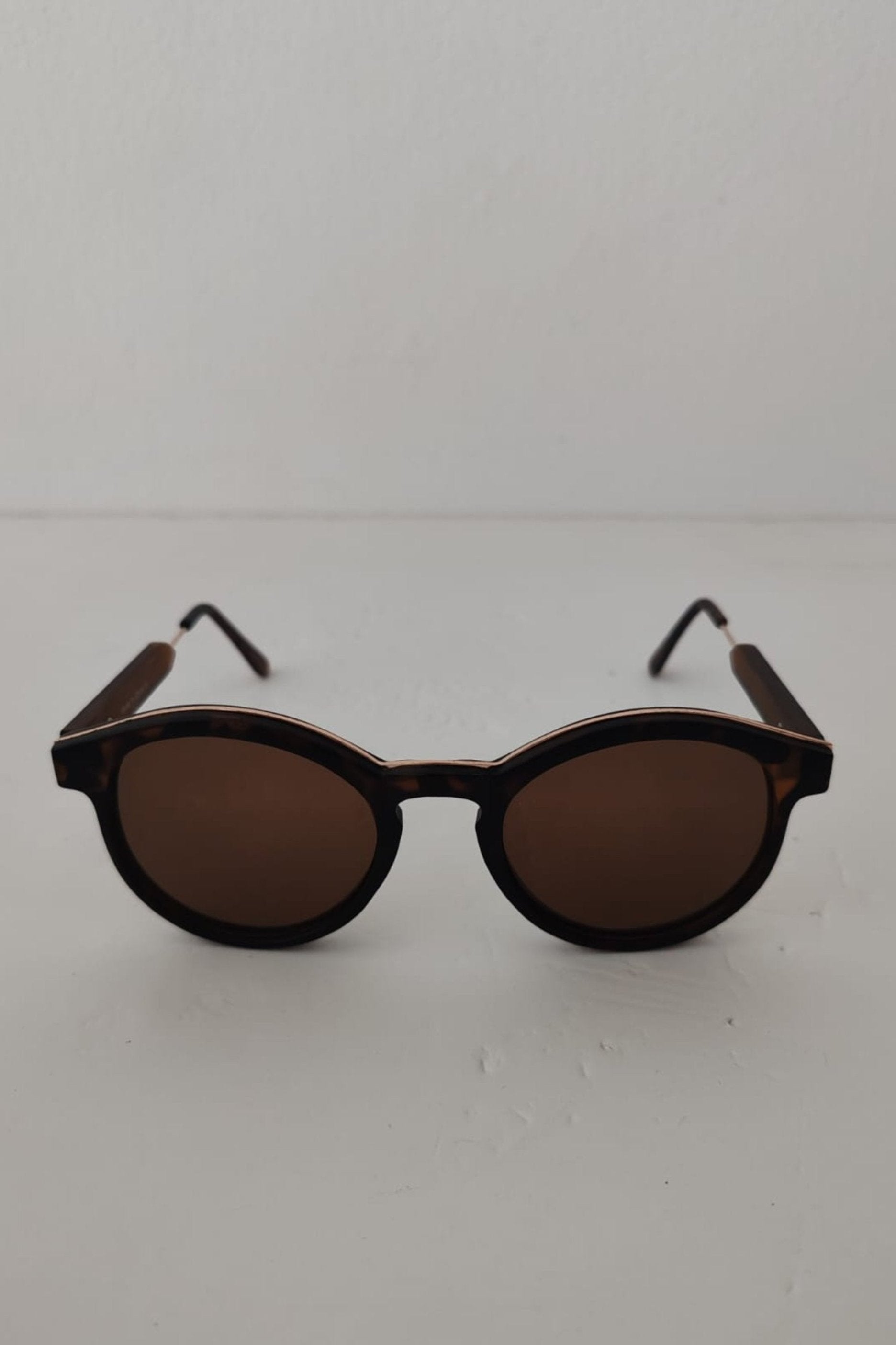 Round Tortoise Shell with Brown Tinted Sunglasses