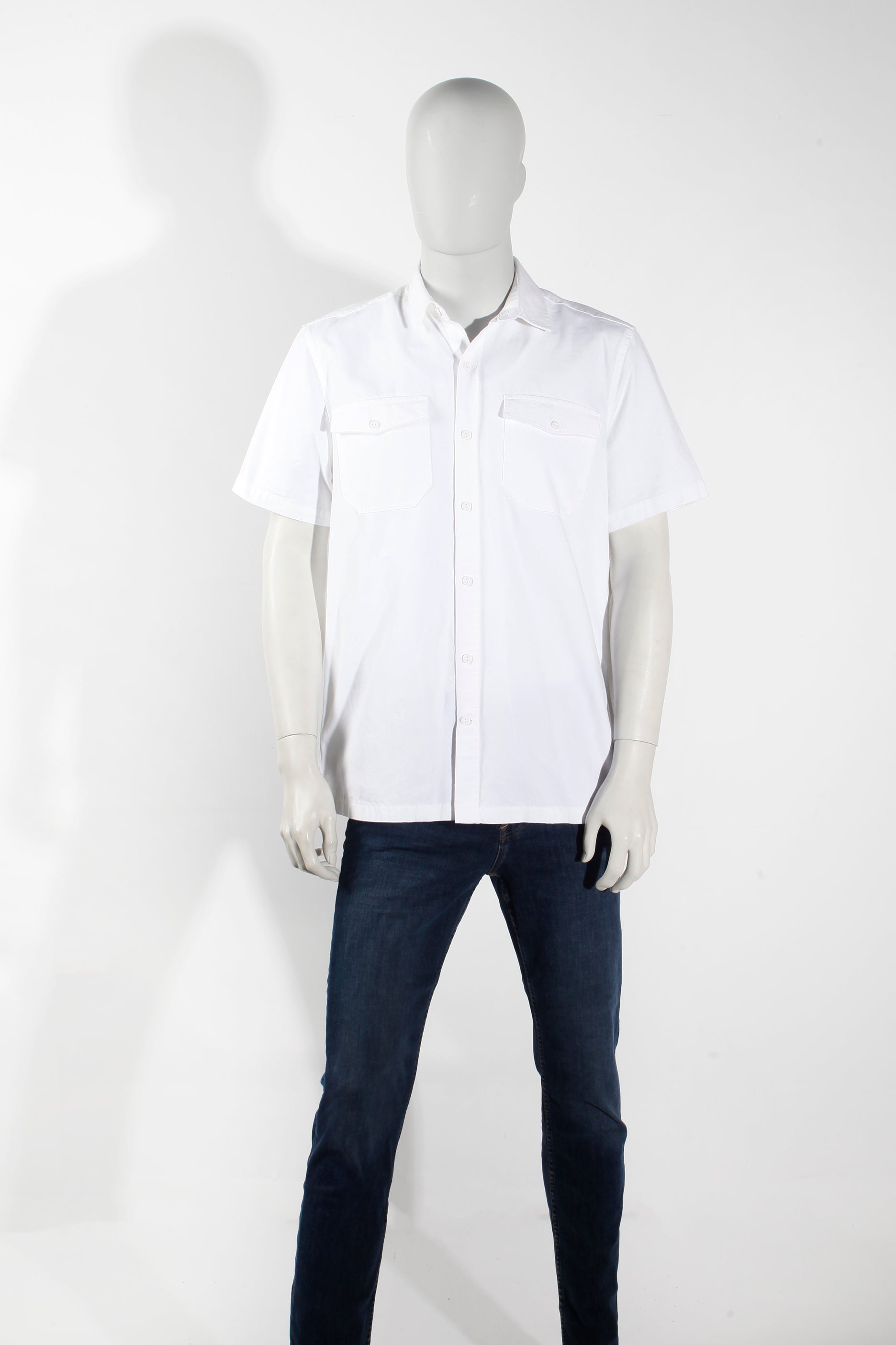 Men's White Short-Sleeved Shirt (Medium)