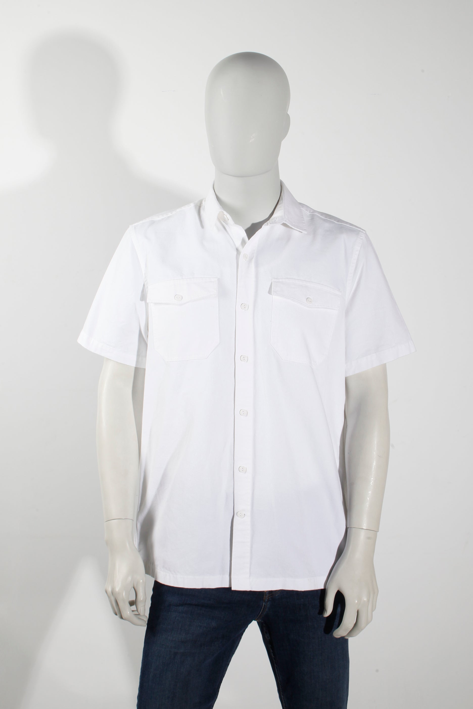 Men's White Short-Sleeved Shirt (Medium)